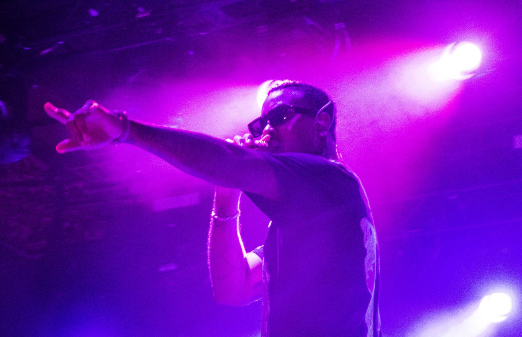 LightsUP and Jeremih, Jeremih Urges Crowd to Sing